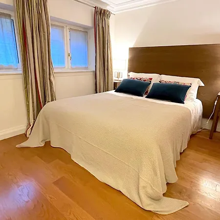 Apartment Pierre Charron L Paris
