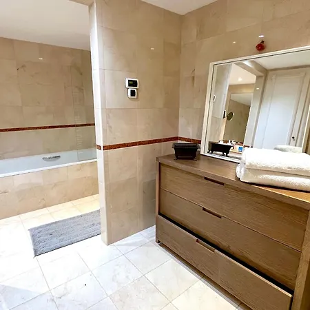Apartment Pierre Charron L *